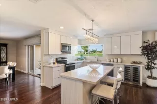 Photo #6: 6926890 Listing 