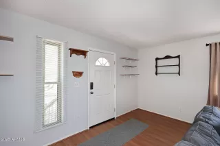 Photo #4: 6926911 Listing