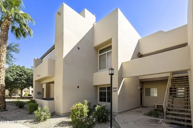 MLS: 6926976 Condo For Sale