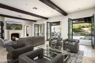 Photo #2: 6927006 Listing 