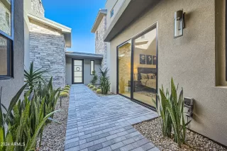 Photo #2: 6927074 Listing 