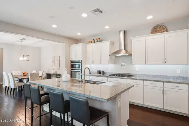 MLS: 6927253 Condo For Sale