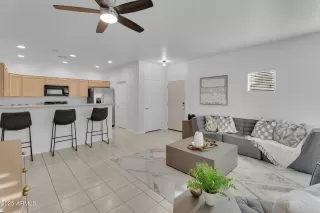 Photo #5: 6927491 Listing