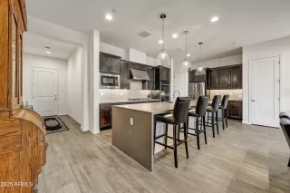 Photo #2: 6927529 Listing 