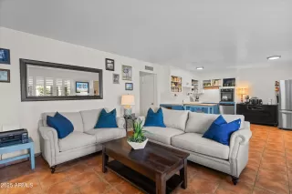 Photo #5: 6927769 Listing 