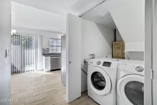 Photo #6: 6927835 Listing 