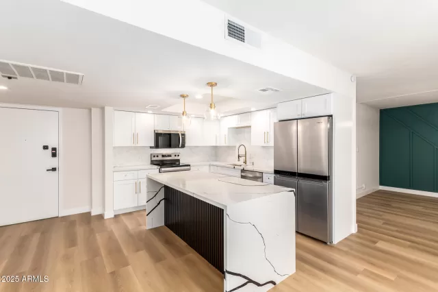 MLS: 6928173 Condo For Sale