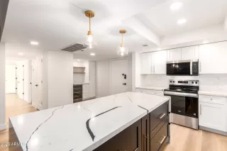 Photo #5: 6928173 Listing 