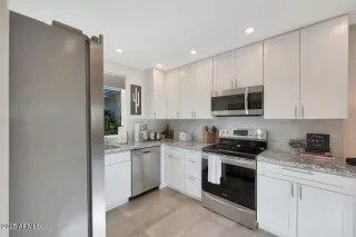 Photo #6: 6928307 Listing