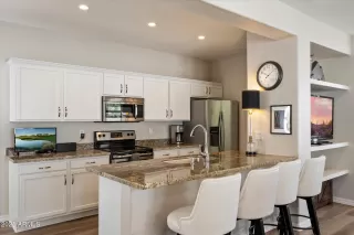 Photo #6: 6928411 Listing