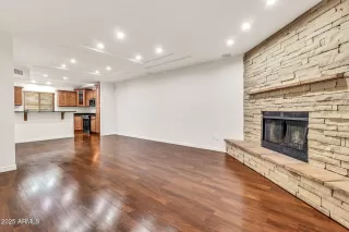 Photo #2: 6928563 Listing