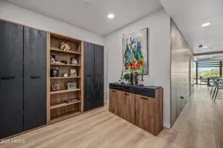 Photo #3: 6928628 Listing