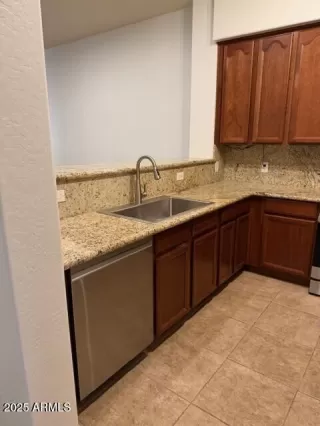 Photo #5: 6928663 Listing