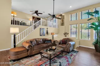 Photo #5: 6928718 Listing 