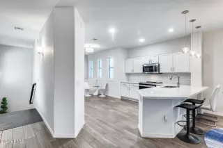 Photo #3: 6928857 Listing