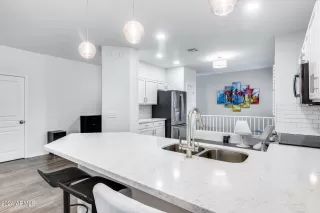 Photo #4: 6928857 Listing