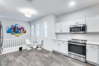 Photo #6: 6928857 Listing