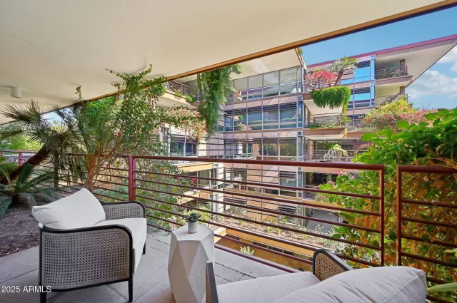 MLS: 6928869 Condo For Sale