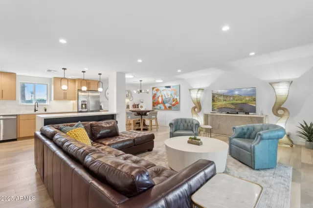 MLS: 6928916 Condo For Sale