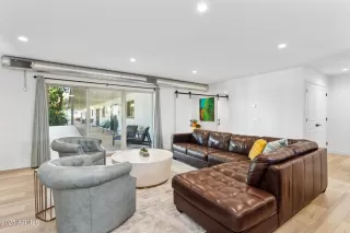 Photo #2: 6928916 Listing