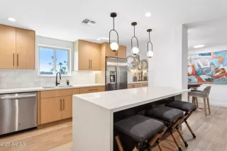 Photo #4: 6928916 Listing