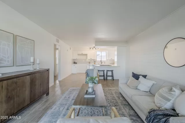 MLS: 6928973 Condo For Sale