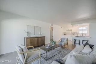 Photo #3: 6928973 Listing