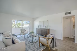 Photo #4: 6928973 Listing