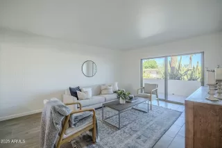 Photo #5: 6928973 Listing