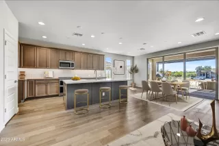 Photo #1: 6929728 Listing 