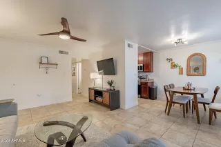 Photo #5: 6929811 Listing