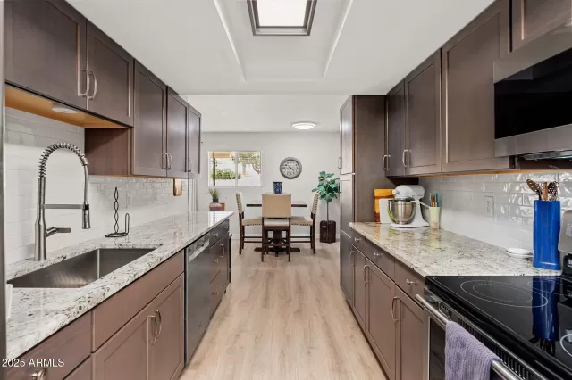 MLS: 6929881 Condo For Sale