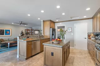 Photo #4: 6929896 Listing