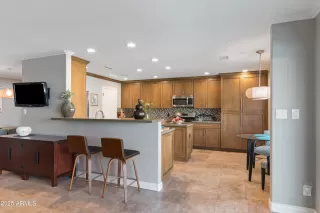 Photo #5: 6929896 Listing