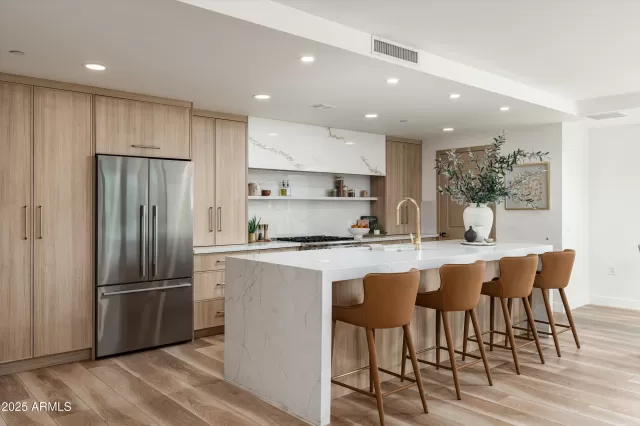 MLS: 6930464 Condo For Sale