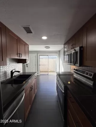 Photo #5: 6930628 Listing 