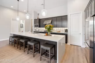 Photo #4: 6930667 Listing