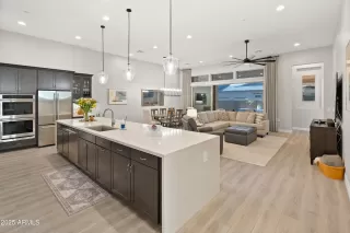 Photo #5: 6930667 Listing