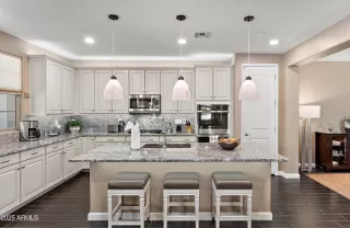 Photo #4: 6930792 Listing