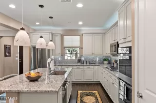 Photo #5: 6930792 Listing