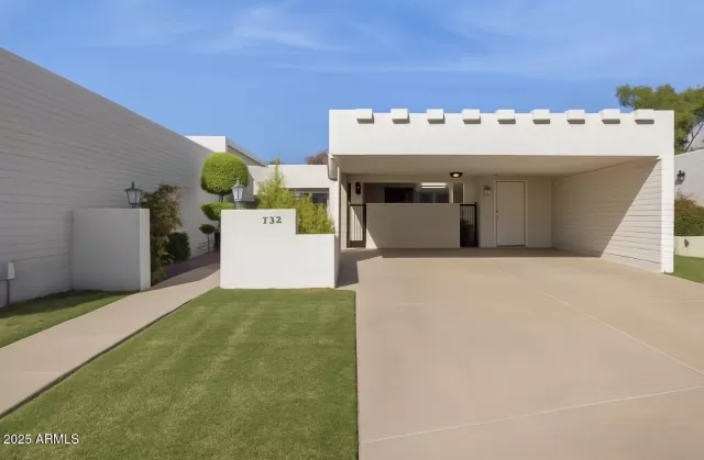 MLS: 6931098 Condo For Sale