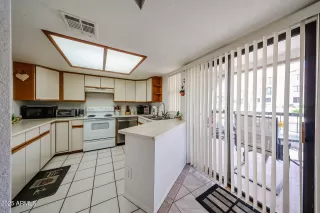 Photo #4: 6932075 Listing 