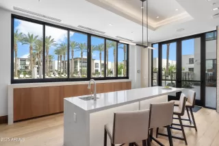 Photo #6: 6932107 Listing 