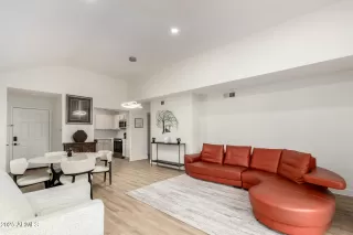 Photo #5: 6932169 Listing