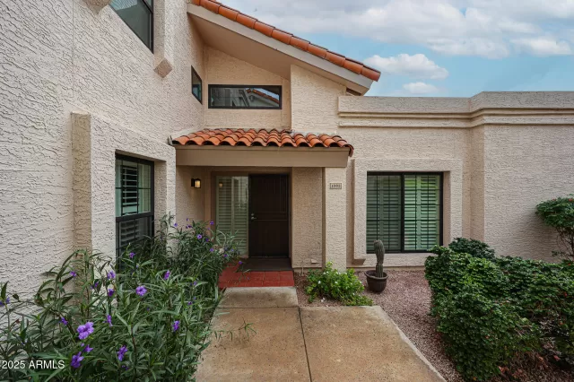 MLS: 6932262 Condo For Sale