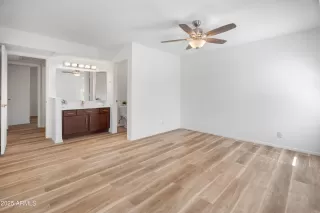 Photo #6: 6932390 Listing