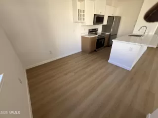 Photo #5: 6932493 Listing