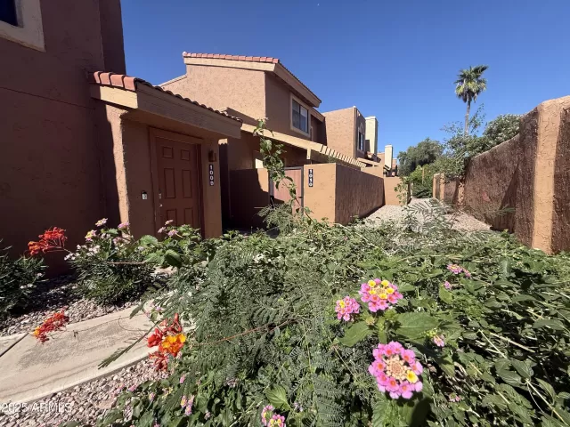 MLS: 6932623 Condo For Sale