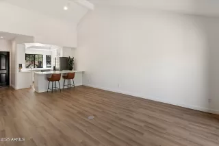 Photo #6: 6932795 Listing