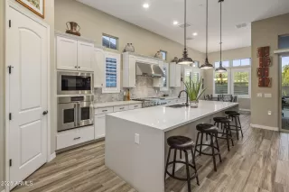 Photo #2: 6933127 Listing 